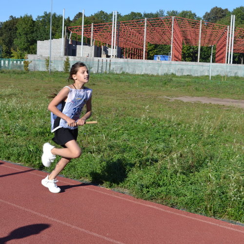 Легкоатлетическая эстафета между учениками 5-х классов.