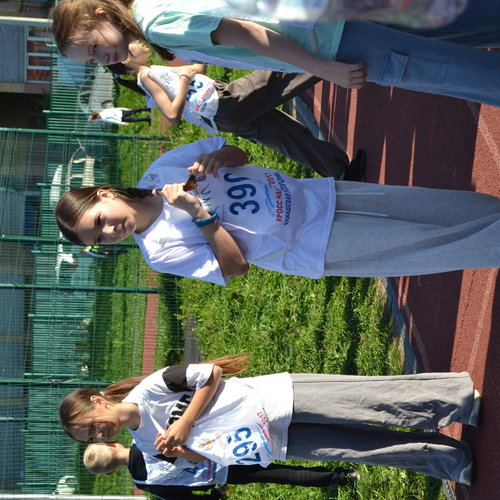 Легкоатлетическая эстафета между учениками 5-х классов.