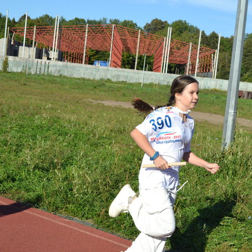 Легкоатлетическая эстафета между учениками 5-х классов.