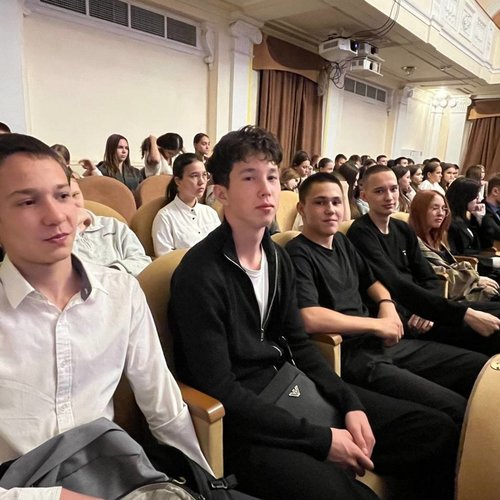 Учащиеся школы №1 на спектакле «Жизнь. Скрепы. История неродившейся души»