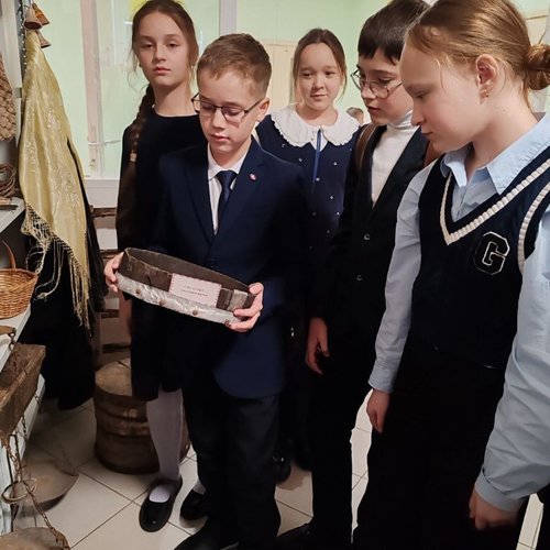 Урок в школьном музее "Хлеб всему голова" Урок в школьном музее "Хлеб всему голова"