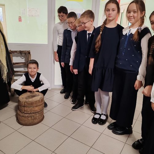 Урок в школьном музее "Хлеб всему голова" Урок в школьном музее "Хлеб всему голова"