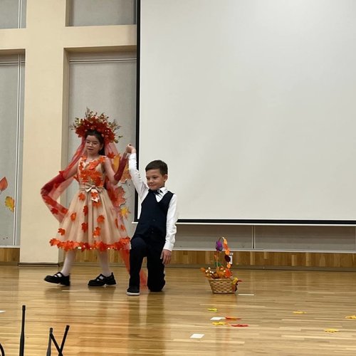 Дефиле-конкурс "Мисс и мистер Осень" Дефиле-конкурс "Мисс и мистер Осень"