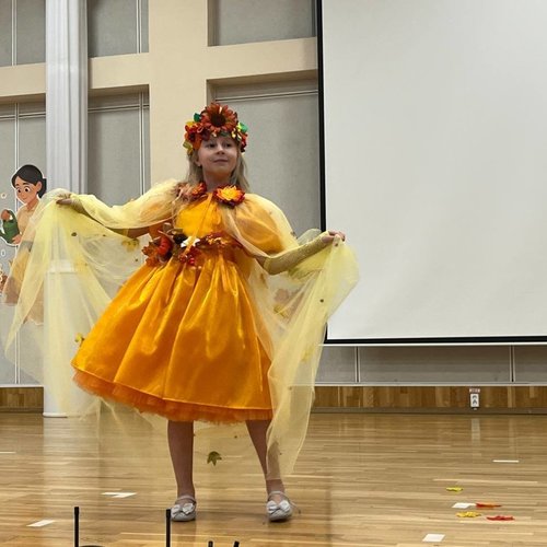 Дефиле-конкурс "Мисс и мистер Осень" Дефиле-конкурс "Мисс и мистер Осень"