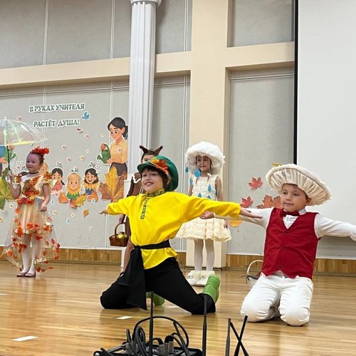 Дефиле-конкурс "Мисс и мистер Осень" Дефиле-конкурс "Мисс и мистер Осень"