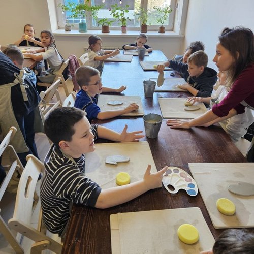 3А постигает азы гончарного мастерства