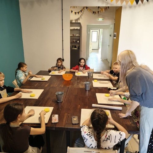 3А постигает азы гончарного мастерства