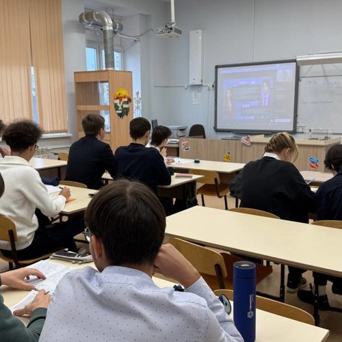 11 класс принял участие в онлайн уроке по финансовой грамотности от Центрального Банка России.