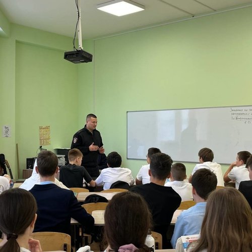 Беседа с инспектором в рамках республиканских акций "Молодежь за ЗОЖ" и "Полиция и дети"