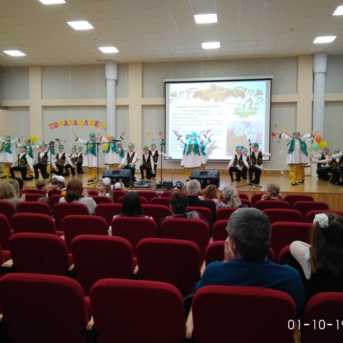 В МАОУ «СОШ №1» чествовали пожилых