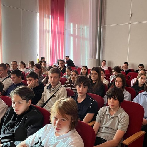 В школе №1 состоялся показ спектакля «Преступление и наказание»