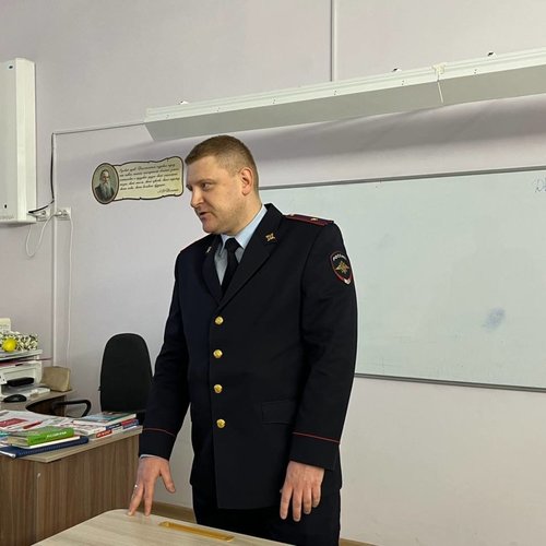 Профориентационная встреча учащихся старших классов с сотрудником полиции