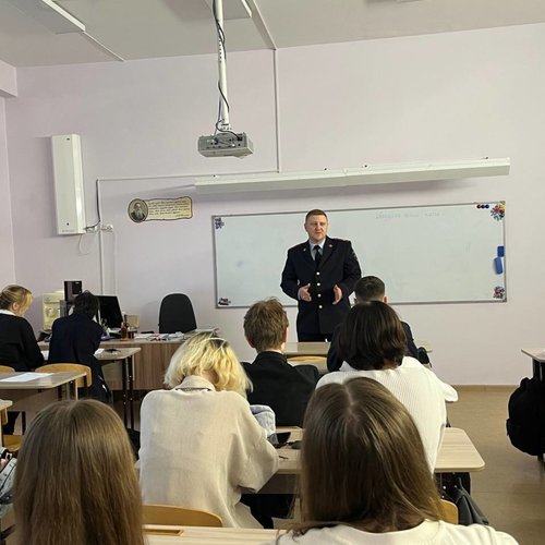 Профориентационная встреча учащихся старших классов с сотрудником полиции