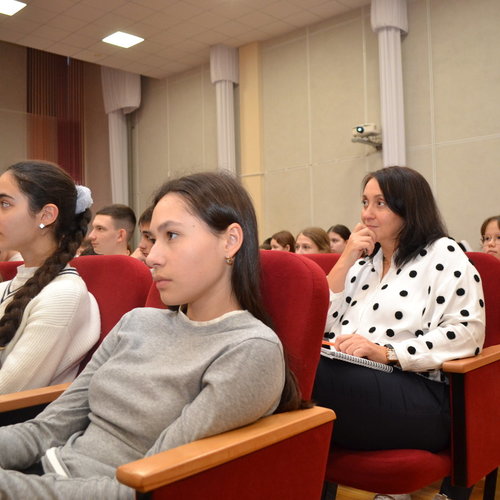 "Музыка в честь героев: Память и вдохновение".