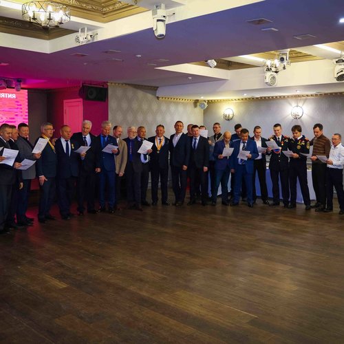 Ученикам СОШ 1 вручили юбилейные медали "80 лет Победы"