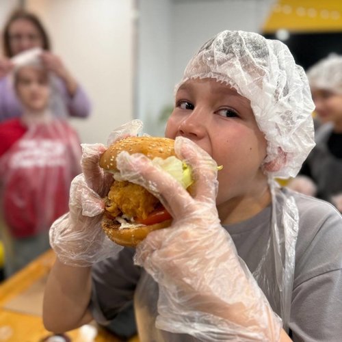 4Ж на мастер-классе по приготовлению бургеров в ресторане «КОК»