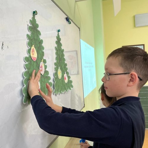 МОЗАИКА ЗИМНИХ ЧУДЕС: ПУТЕШЕСТВИЕ ПО НОВОГОДНИМ ТРАДИЦИЯМ НАРОДОВ РОССИИ