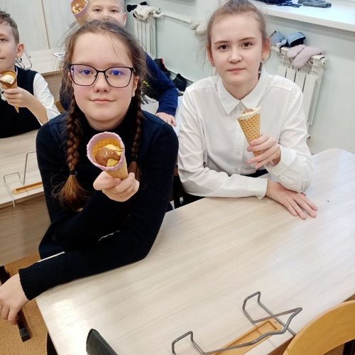 4Д класс на мастер-классе по изготовлению анти-мороженого