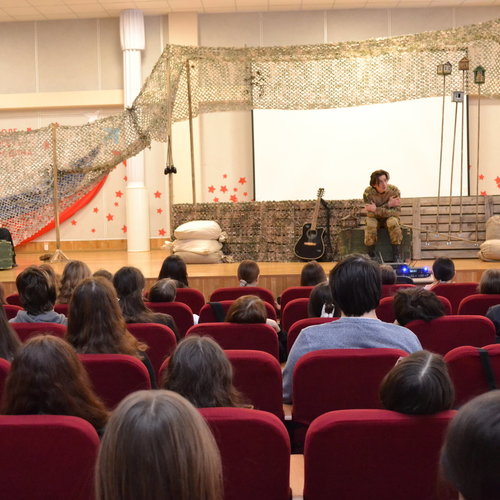 "Жизнь за други своя". Спектакль на сцене СОШ 1.