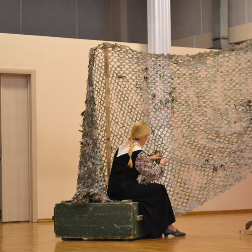 "Жизнь за други своя". Спектакль на сцене СОШ 1.