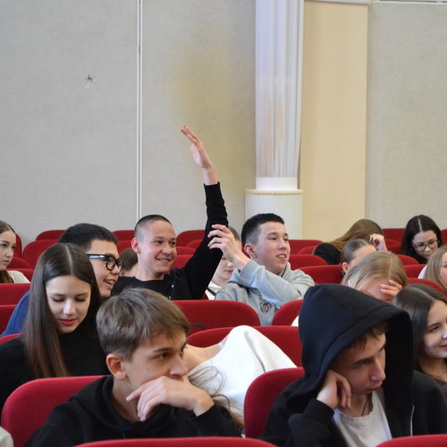 В СОШ 1 прошел урок Мужества с инструкторами Курса военной подготовки «ЗВЕЗДА».  