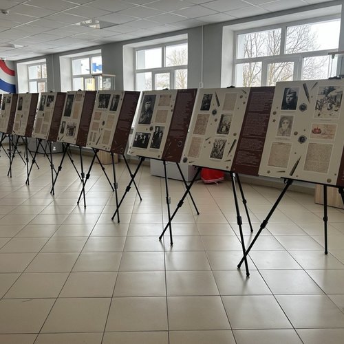 7Б на передвижной выставке "В этом письме остаюсь жив"