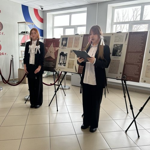 7Б на передвижной выставке "В этом письме остаюсь жив"