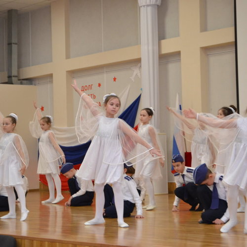 Учителя музыки из Китая в СОШ 1.