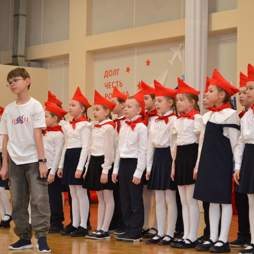 Учителя музыки из Китая в СОШ 1.