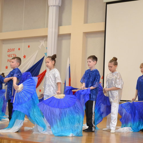 Учителя музыки из Китая в СОШ 1.