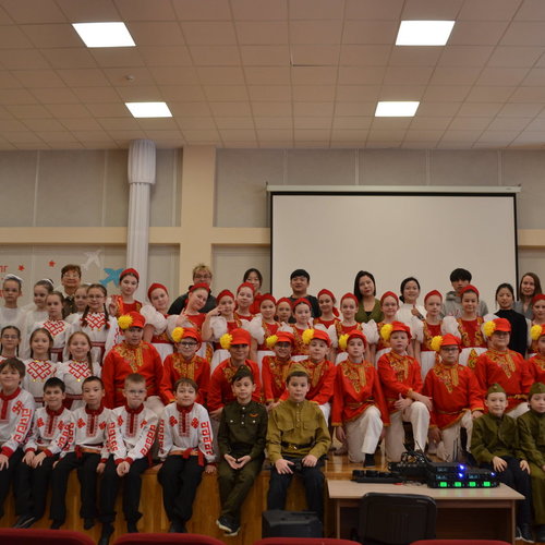 Учителя музыки из Китая в СОШ 1.