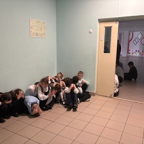 Учения по отработке сценария «Действия обучающихся, работников  образовательной организации и сотрудников охраны  при получении сигнала  гражданской обороны «Внимание всем!»  с информационным сообщением о воздушной тревоге