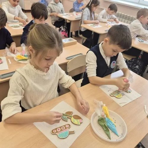 Сладкий подарок папе от 2И класса