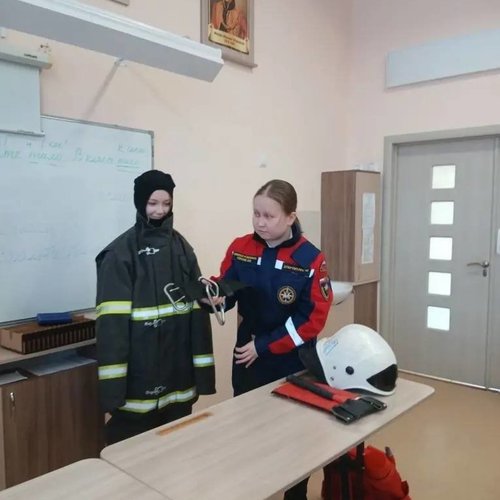 Герои нашего времени: Ученики СОШ №1 встретились с Всероссийским студенческим корпусом спасателей! 🚒🚑