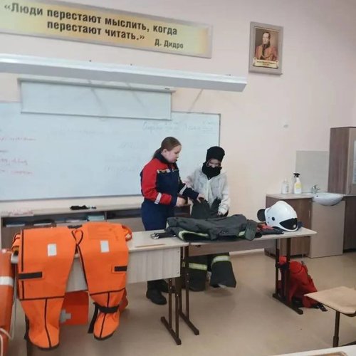 Герои нашего времени: Ученики СОШ №1 встретились с Всероссийским студенческим корпусом спасателей! 🚒🚑