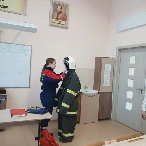 Герои нашего времени: Ученики СОШ №1 встретились с Всероссийским студенческим корпусом спасателей! 🚒🚑