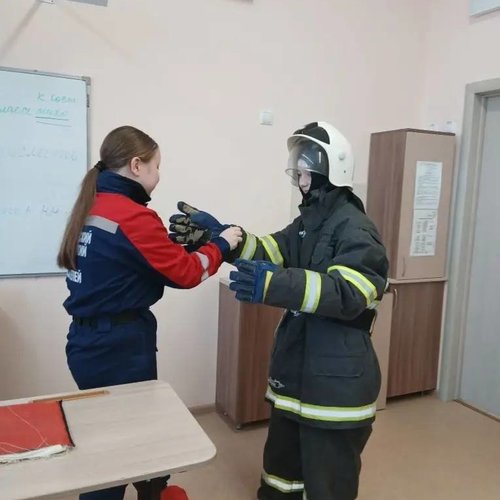 Герои нашего времени: Ученики СОШ №1 встретились с Всероссийским студенческим корпусом спасателей! 🚒🚑