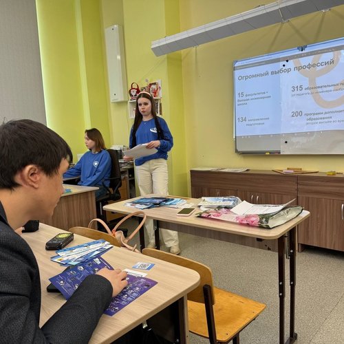 Будущее начинается сегодня: профориентационная встреча в СОШ №1 с представителями ЧГУ имени Ульянова!
