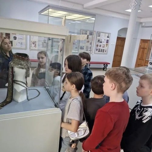 Яркие нити истории: 3 “З” класс в Музее чувашской вышивки.