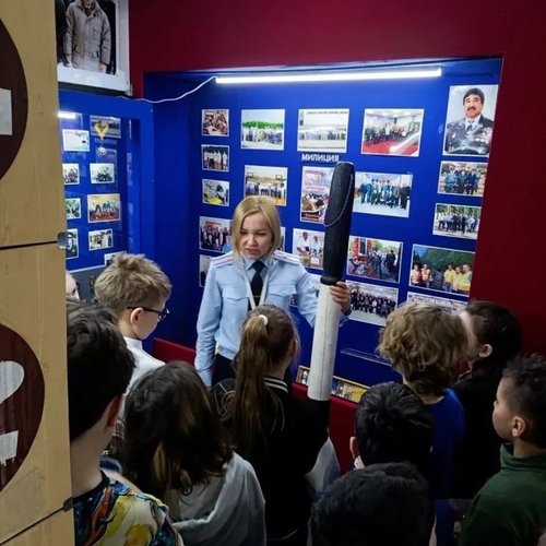 🚗💙 Экскурсия в мир дорожной безопасности: ученики 3А класса посетили музей ГИБДД!