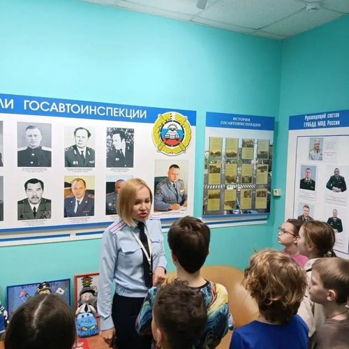 🚗💙 Экскурсия в мир дорожной безопасности: ученики 3А класса посетили музей ГИБДД!