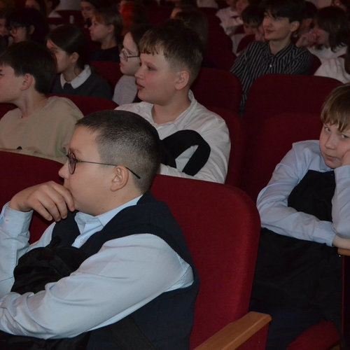 Театр юного зрителя им. Сеспеля в школе №1