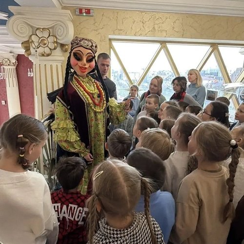 🎭 Путешествие в Страну чудес: 1Б класс в гостях у Казанского театра