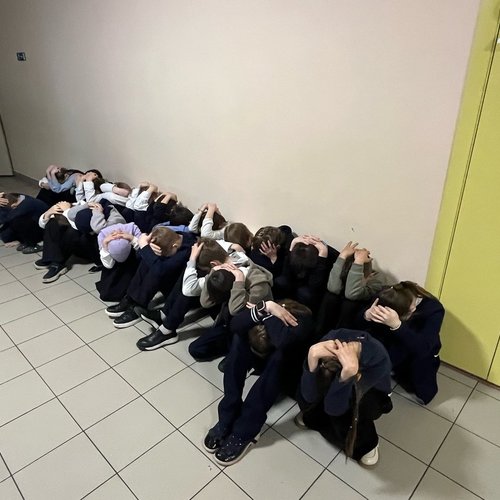 Безопасность превыше всего: школьная тренировка по действиям в чрезвычайных ситуациях