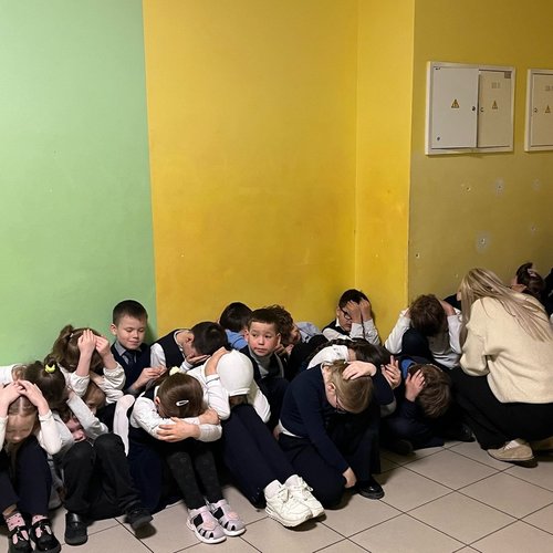 Безопасность превыше всего: школьная тренировка по действиям в чрезвычайных ситуациях