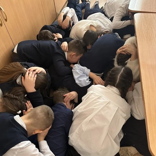Безопасность превыше всего: школьная тренировка по действиям в чрезвычайных ситуациях