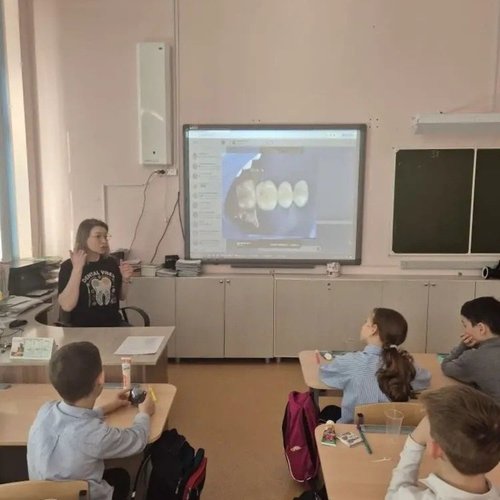 «Улыбка начинается с детства: встреча второклассников со стоматологом»
