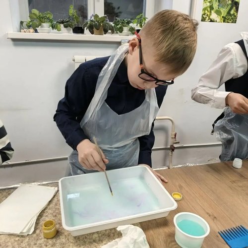 ✨ Творчество на воде: ученики 3В класса открыли для себя искусство Эбру! ✨