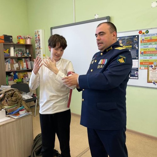 Честность, патриотизм и взаимовыручка: как прошёл классный час с участником СВО.