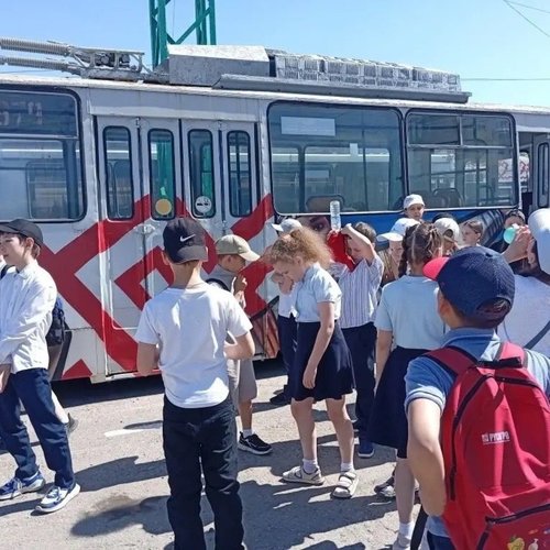 🚋 Экскурсия в мир троллейбусов: 3Б класс в гостях у МУП «Чебоксарское троллейбусное управление»